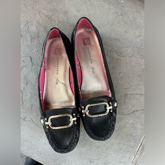 Anne Klein black loafers with silver hardware. Sz 8, EUC - Picture 1 of 4